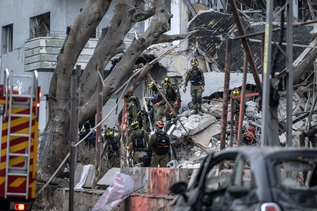 İran’dan İsrail'e füze yağmuru: Tel Aviv başta olmak üzere birçok kentte "akılalmaz yıkım" - Sayfa 16
