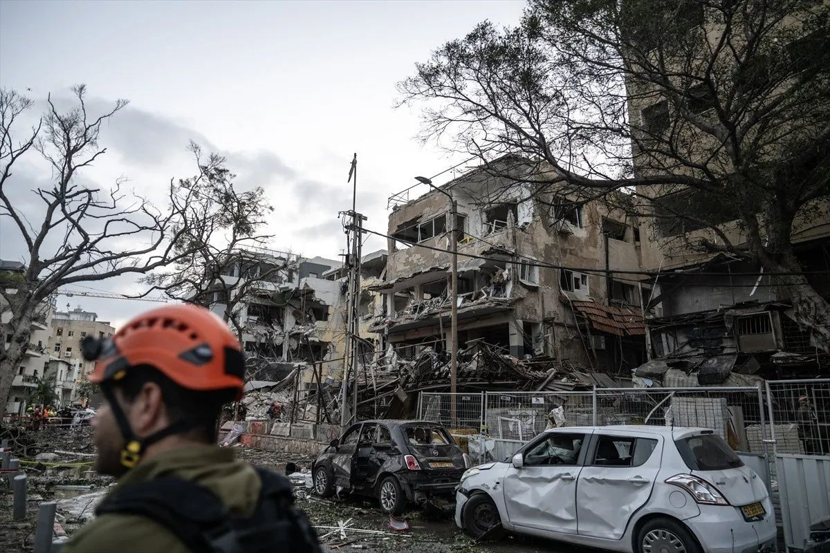 İran’dan İsrail'e füze yağmuru: Tel Aviv başta olmak üzere birçok kentte "akılalmaz yıkım" - Sayfa 15