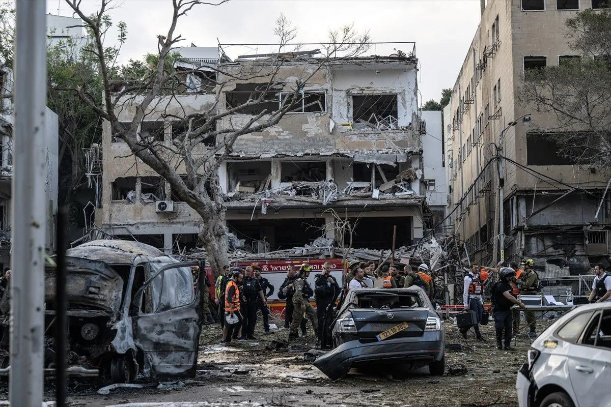 İran’dan İsrail'e füze yağmuru: Tel Aviv başta olmak üzere birçok kentte "akılalmaz yıkım" - Sayfa 14