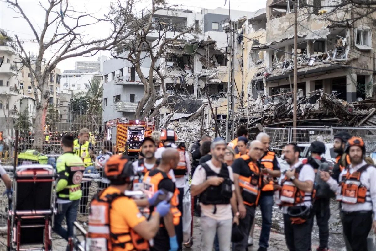 İran’dan İsrail'e füze yağmuru: Tel Aviv başta olmak üzere birçok kentte "akılalmaz yıkım" - Sayfa 11