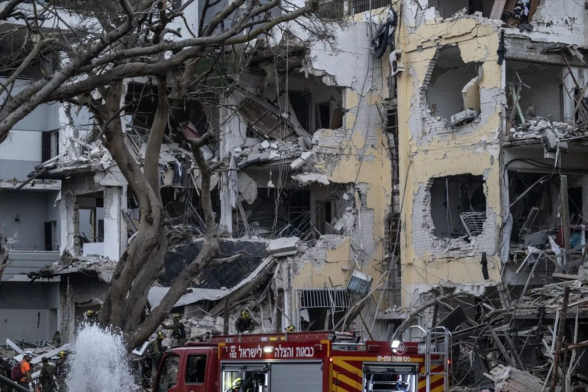 İran’dan İsrail'e füze yağmuru: Tel Aviv başta olmak üzere birçok kentte "akılalmaz yıkım" - Sayfa 10