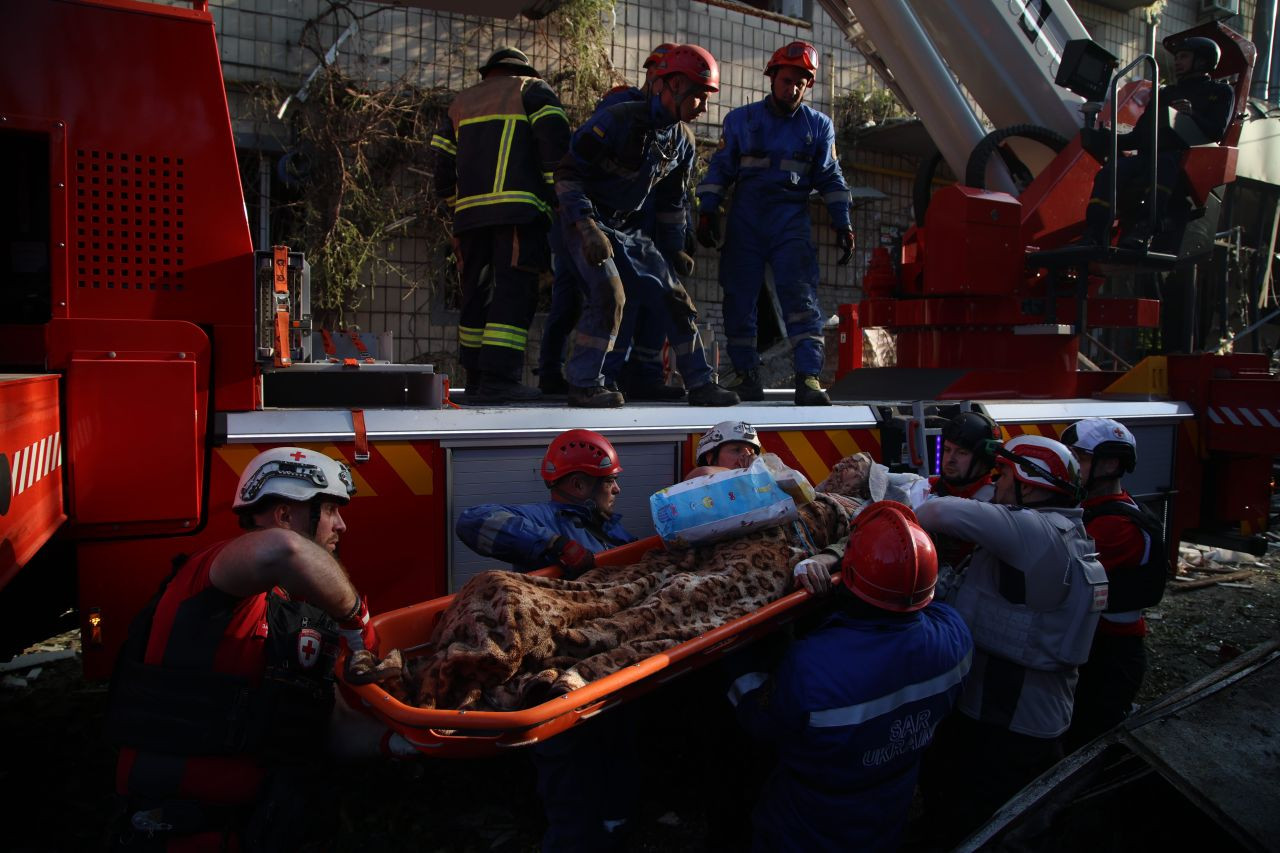 Rusya Kiev'i vurdu: 15 ölü, en az 75 yaralı! Dünya İsrail-İran savaşını izlerken Ukrayna yerle bir edildi - Sayfa 6
