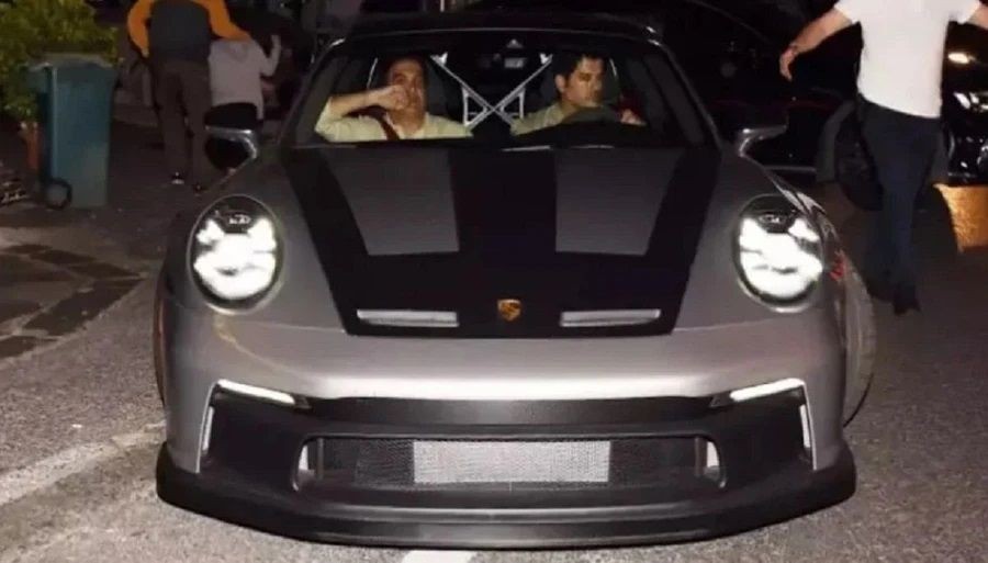 Burak Özçivit'in yeni spor arabasının fiyatı dudak uçuklattı - Sayfa 3