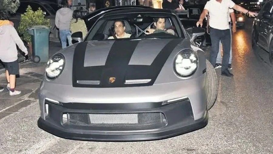 Burak Özçivit'in yeni spor arabasının fiyatı dudak uçuklattı - Sayfa 4