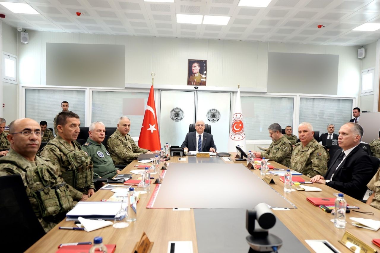 Bakan Güler ve komutanlar İran sınırında: Güvenlik tedbirleri artırıldı, Türk ordusu alarm durumunda - Sayfa 1