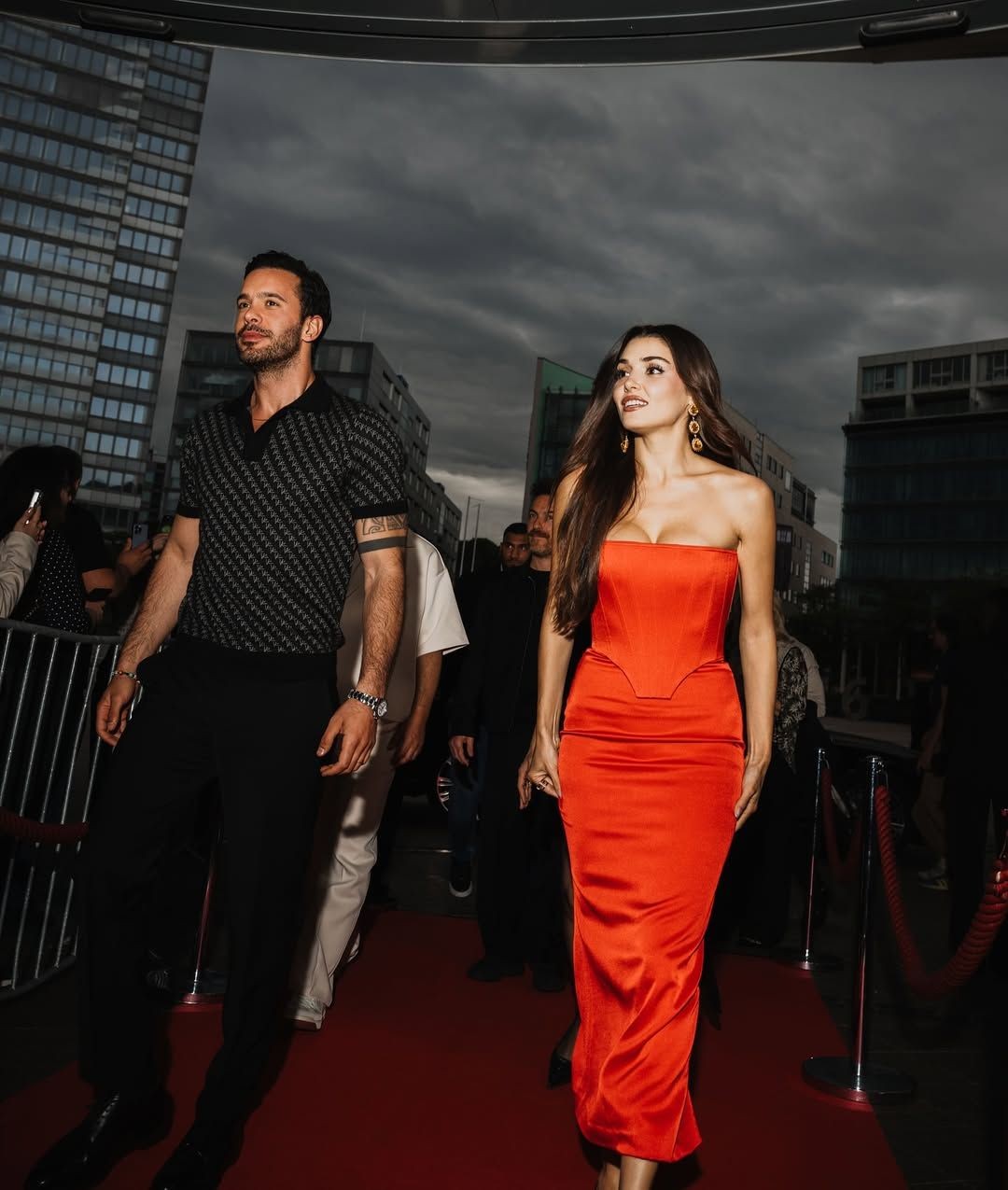 Hande Erçel ve Barış Arduç'un Aşkı Hatırla dizisindeki sevişme sahneleri olay oldu - Sayfa 1