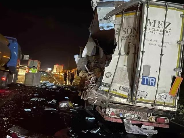 Sakarya'da yolcu otobüsü TIR’a arkadan çarptı: 2’si ağır, 12 kişi yaralandı - Sayfa 2