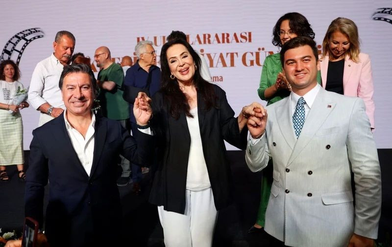 Yeşilçam'ın efsanesi Türkan Şoray'dan sinema itirafı! "Bizi oyuncu olarak görmüyorlardı" - Sayfa 1