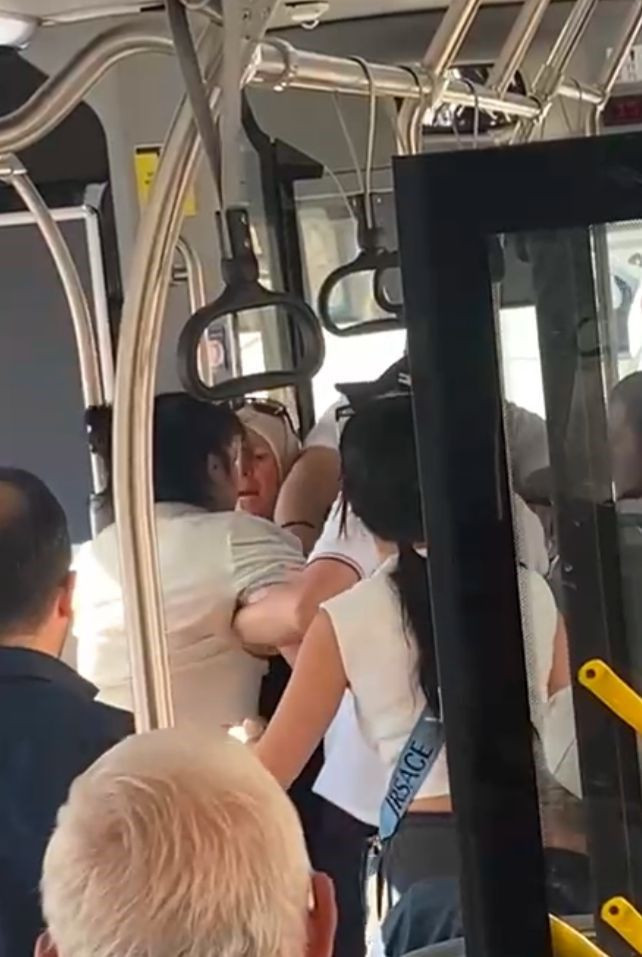 Otobüste laik atak geçirdi, tesettürlü kadına hakaret edip saldırdı: İstemiyorum git bu ülkeden - Sayfa 1