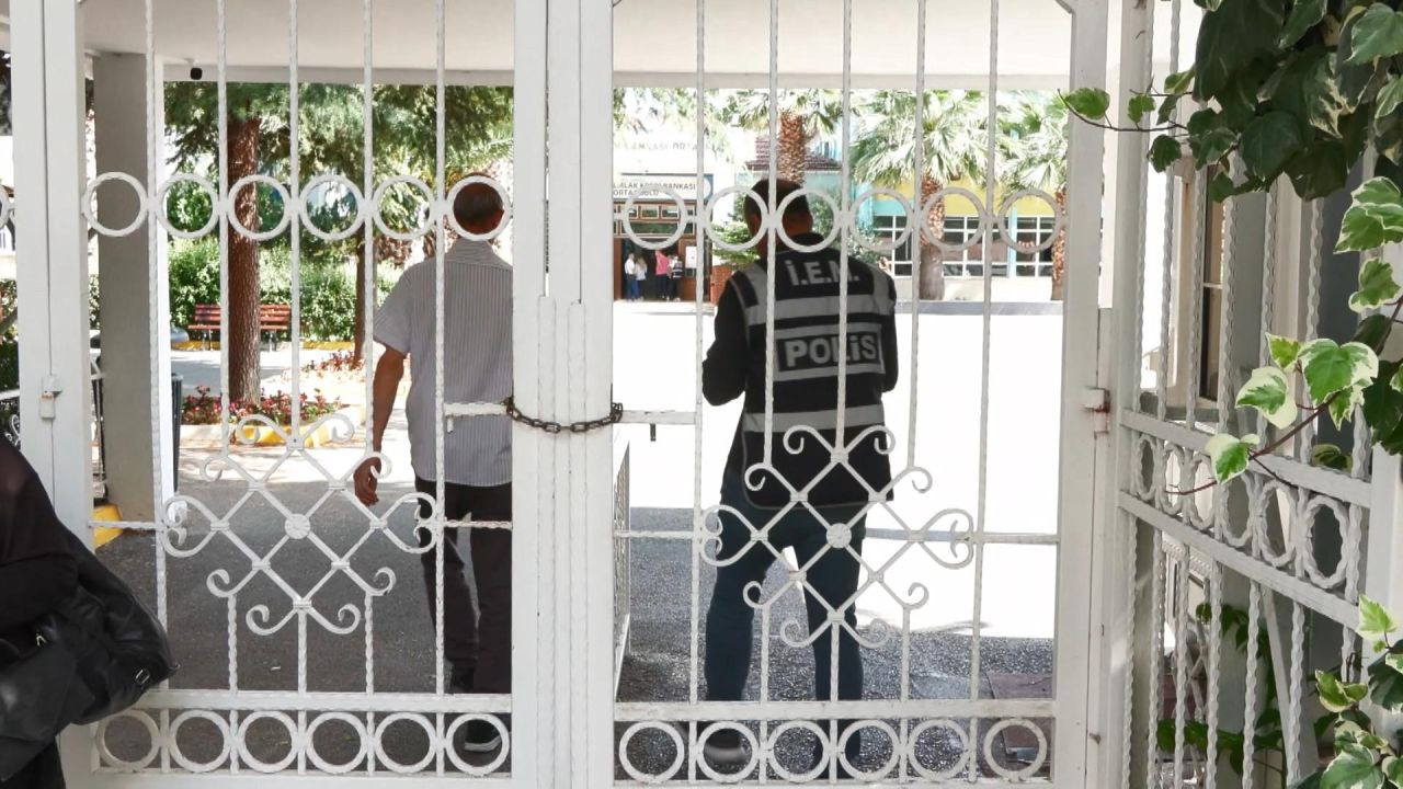 YKS'de ikinci oturum Alan Yeterlilik Testi sona erdi; Bayılanlar, kimliğini unutanlar, geç kalanlar... - Sayfa 1