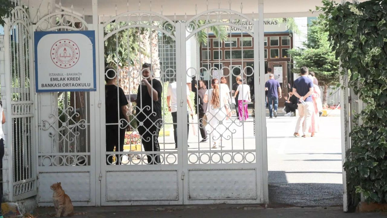 YKS'de ikinci oturum Alan Yeterlilik Testi sona erdi; Bayılanlar, kimliğini unutanlar, geç kalanlar... - Sayfa 3