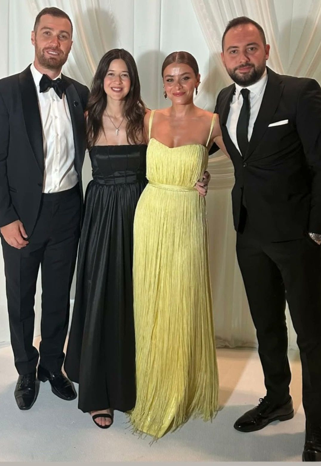Sinan Engin’in kızı Elif Engin Ahmet Emin Ahlatcı ile evlendi! Düğüne ünlü isimler akın etti! Gelinlik sosyal medyayı ikiye böldü - Sayfa 4