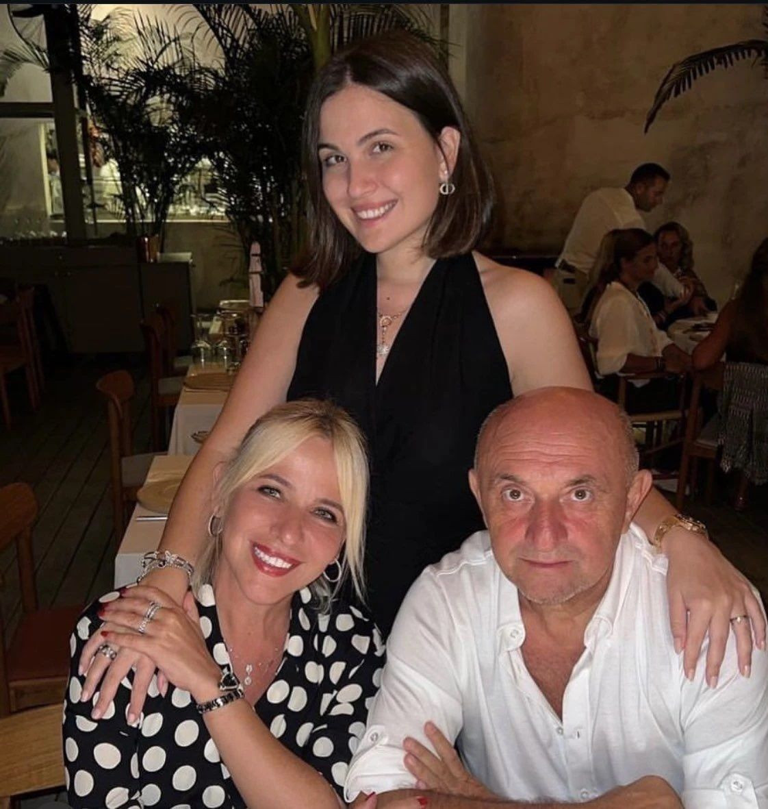 Ünlü futbol yorumcusu Sinan Engin'in kızı Elif Engin ile Ahlatcı Holding Yönetim Kurulu Başkanı Ahmet Ahlatcı'nın oğlu Ahmet Emin Ahlatcı'nın düğününe davetliler özel jetle akın etti! İş, spor, siyaset ve sanat camiasının önemli isimleri bir arada - Sayfa 1