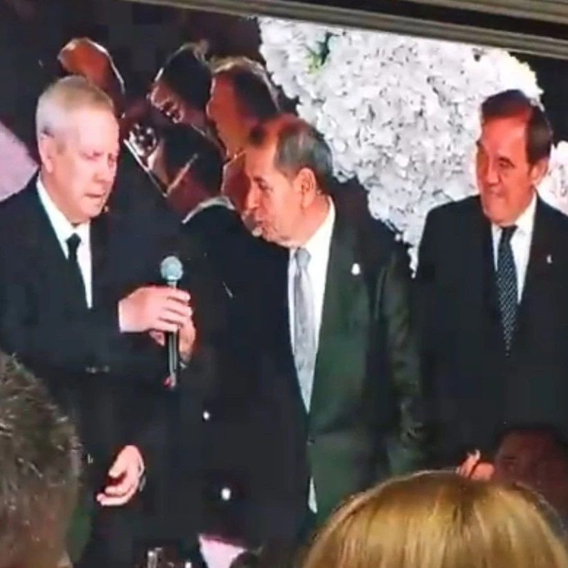 Ünlü futbol yorumcusu Sinan Engin'in kızı Elif Engin ile Ahlatcı Holding Yönetim Kurulu Başkanı Ahmet Ahlatcı'nın oğlu Ahmet Emin Ahlatcı'nın düğününe davetliler özel jetle akın etti! İş, spor, siyaset ve sanat camiasının önemli isimleri bir arada - Sayfa 6