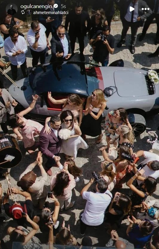 Ünlü futbol yorumcusu Sinan Engin'in kızı Elif Engin ile Ahlatcı Holding Yönetim Kurulu Başkanı Ahmet Ahlatcı'nın oğlu Ahmet Emin Ahlatcı'nın düğününe davetliler özel jetle akın etti! İş, spor, siyaset ve sanat camiasının önemli isimleri bir arada - Sayfa 9