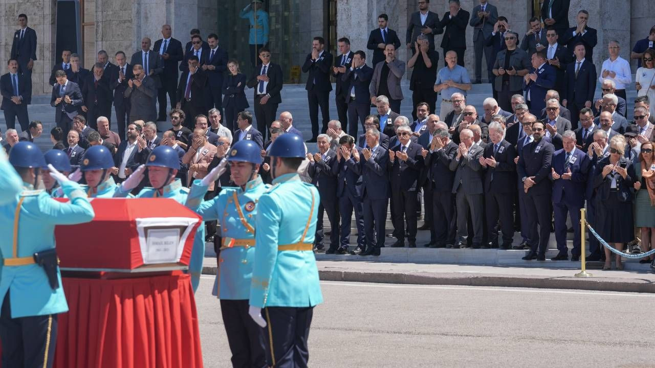 AK Partili vekil İsmail Bilen, TBMM'de son yolculuğuna uğurlandı... Evinde ölü bulunmuştu - Sayfa 4