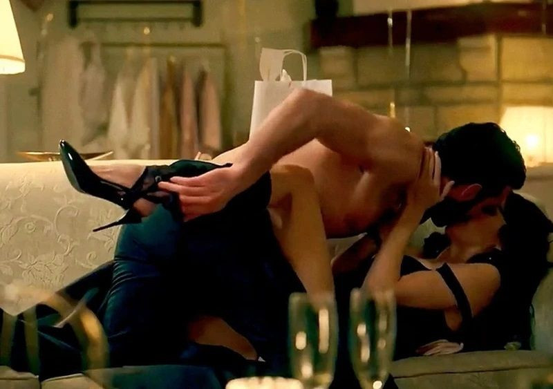 Hande Erçel ve Barış Arduç’un “Aşkı Hatırla” dizisindeki sevişme sahneleri tepki çekmişti! Gupse Özay’dan dikkat çeken hamle: Boşanıyorlar iddiası - Sayfa 1