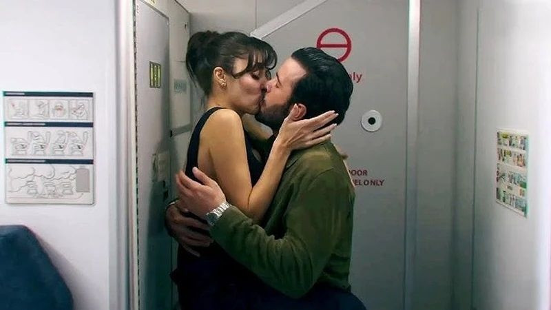 Hande Erçel ve Barış Arduç’un “Aşkı Hatırla” dizisindeki sevişme sahneleri tepki çekmişti! Gupse Özay’dan dikkat çeken hamle: Boşanıyorlar iddiası - Sayfa 2