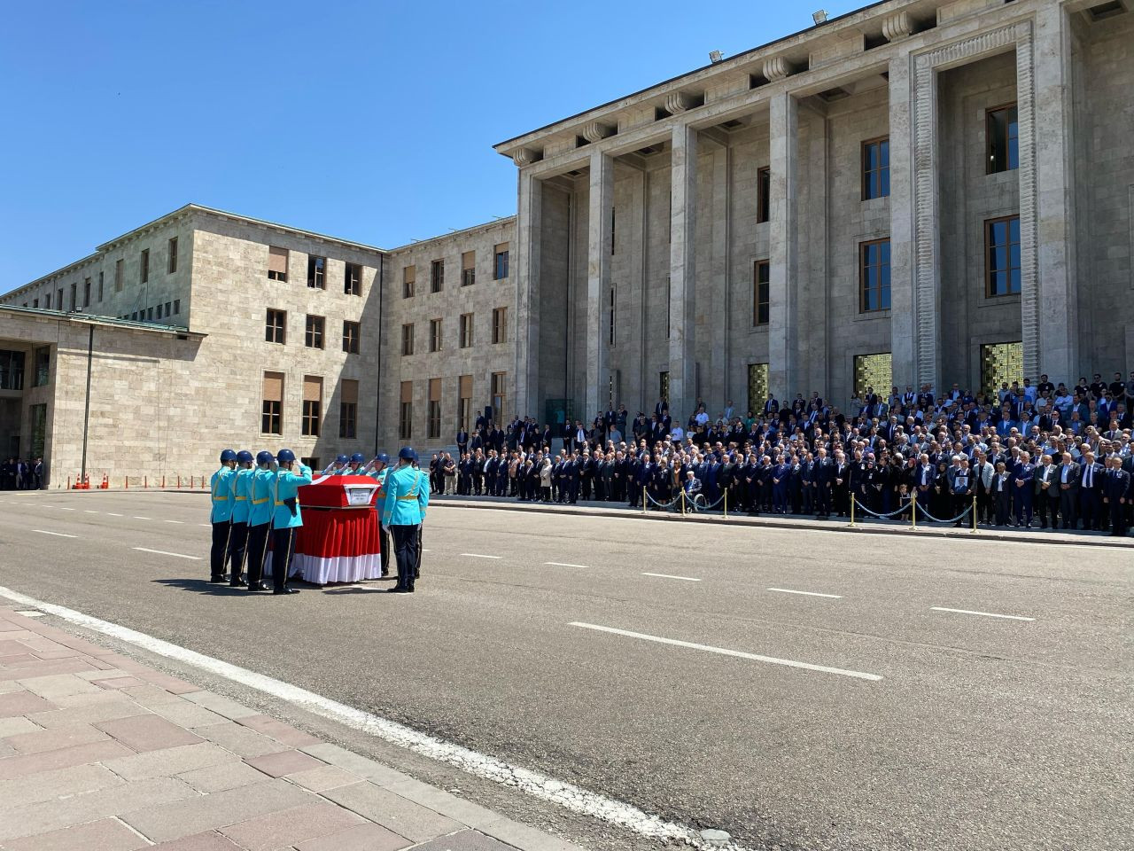 AK Partili vekil İsmail Bilen, TBMM'de son yolculuğuna uğurlandı... Evinde ölü bulunmuştu - Sayfa 3