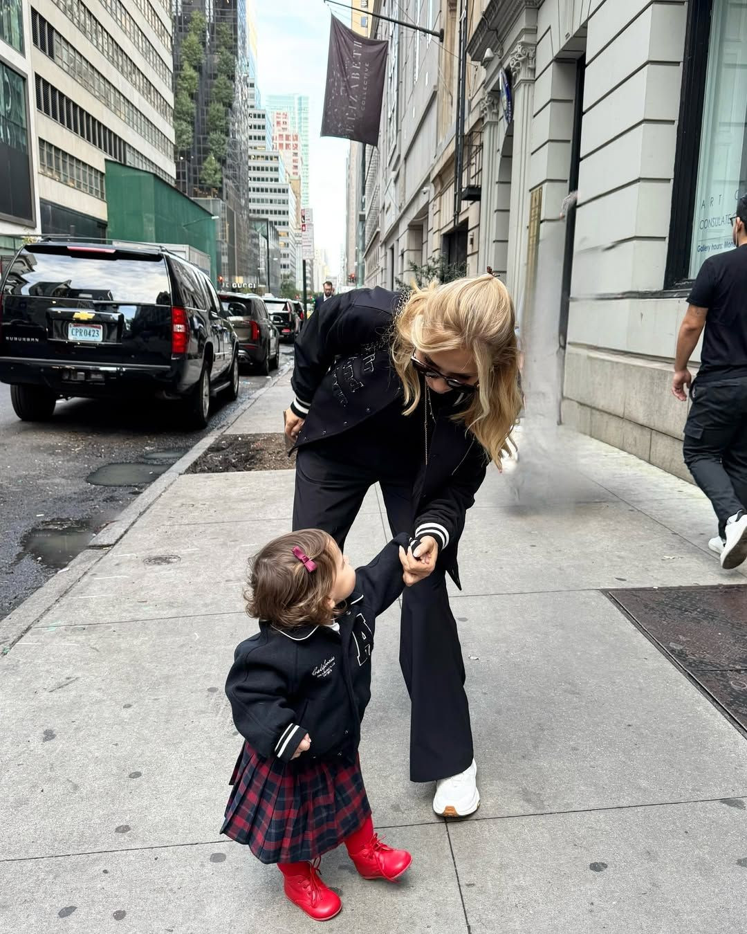 Arzu Sabancı, kızına sadece Alara ismiyle hitap eden Nazlı Sabancı'ya ayar çekti - Sayfa 7