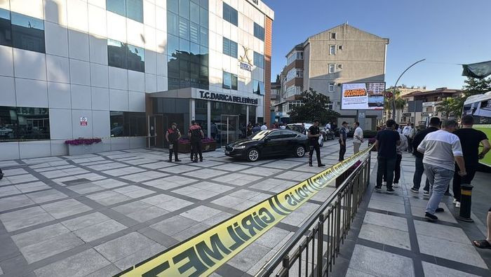 Kocaeli Darıca Belediye binasında kan donduran anlar: Zabıta memuru başkanlık makamında intihar etti, seken kurşun Başkan Bıyık'ı yaraladı - Sayfa 5