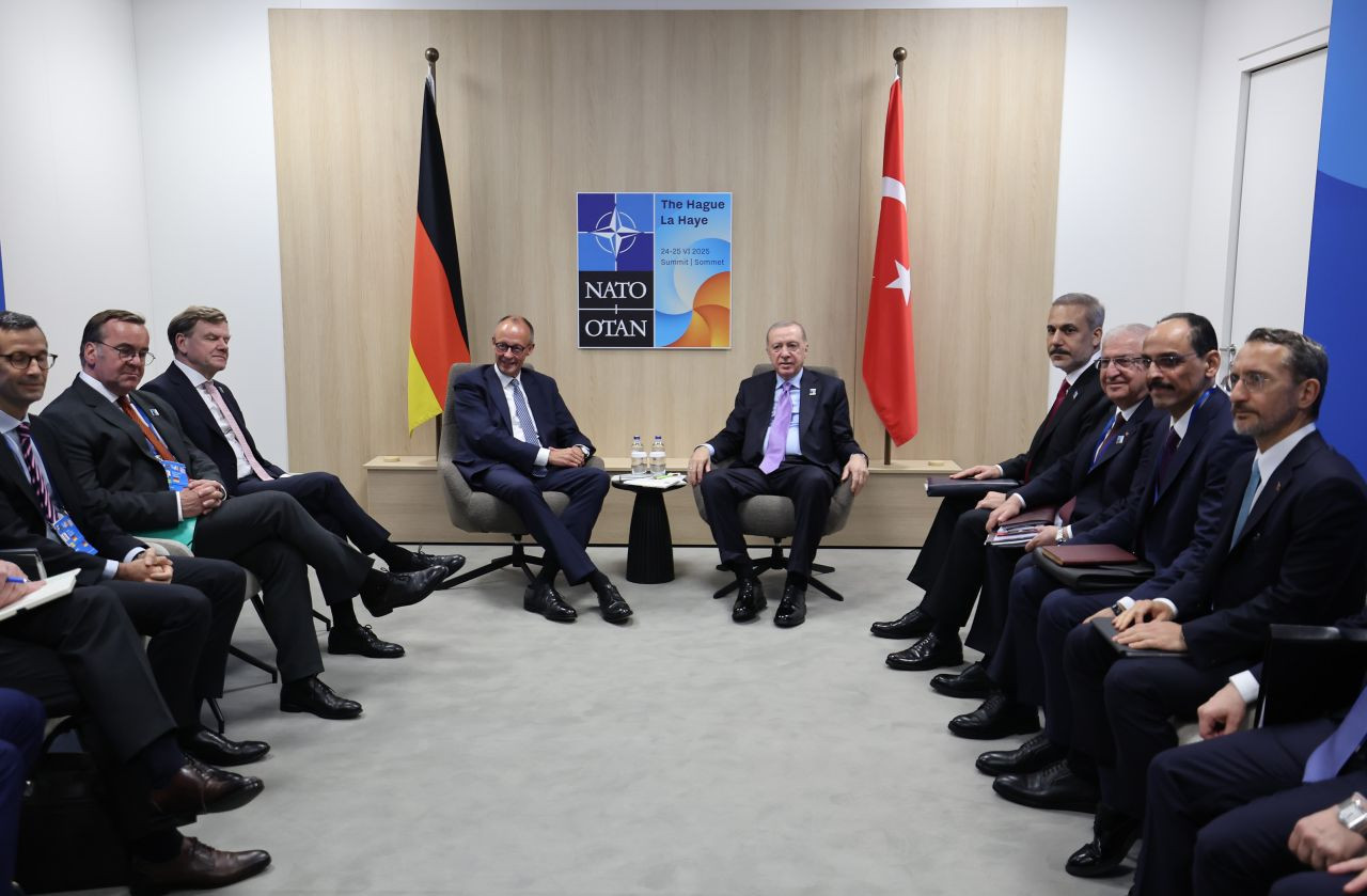 Almanya Başbakanı Merz, Cumhurbaşkanı Erdoğan'dan nüfuzunu kullanarak Putin'i masaya getirmesini rica etti - Sayfa 1