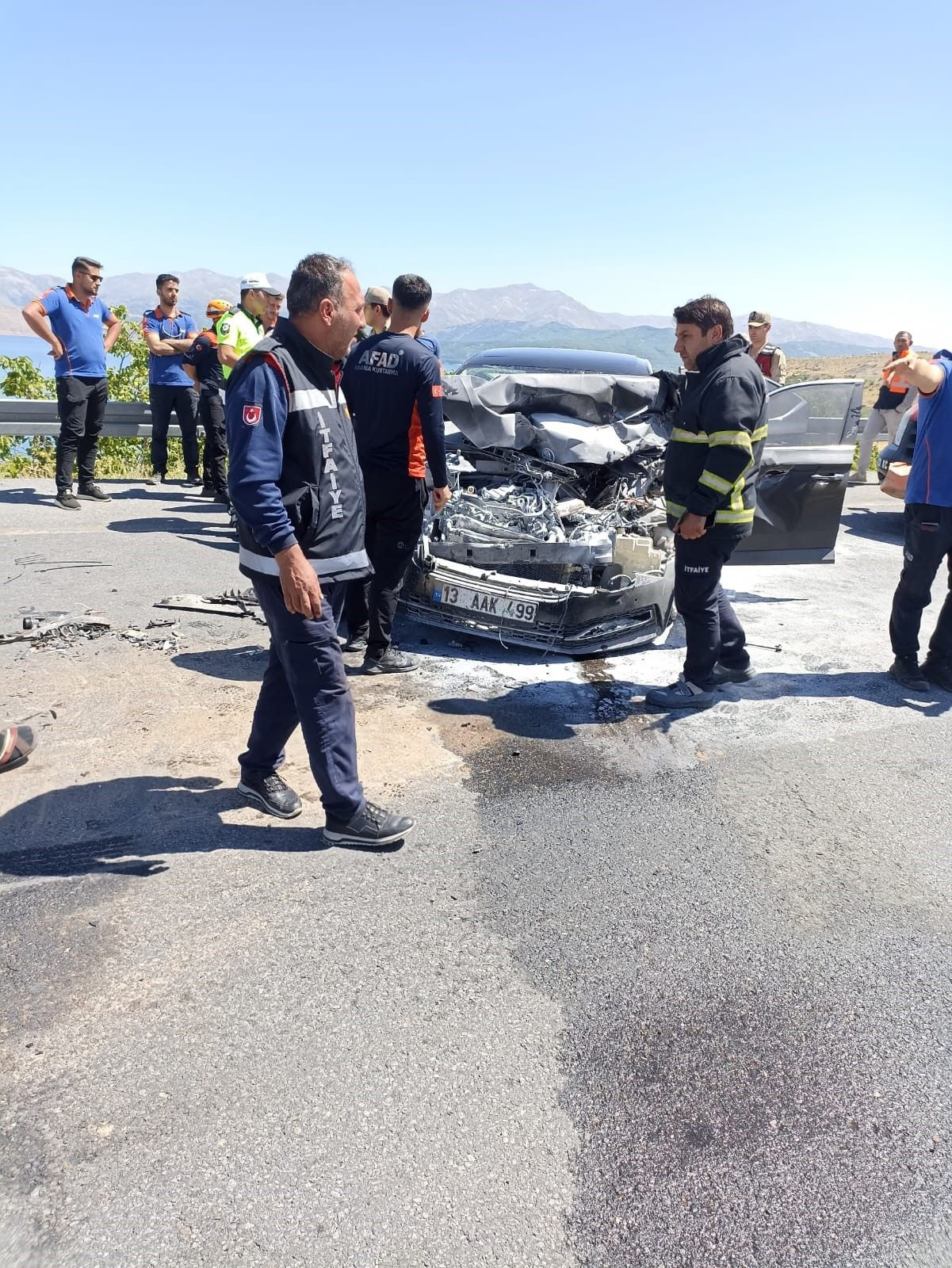 Makam aracı tıra çarptı! Adilcevaz Kaymakamı Nurhalil Özçelik trafik kazası geçirdi - Sayfa 6