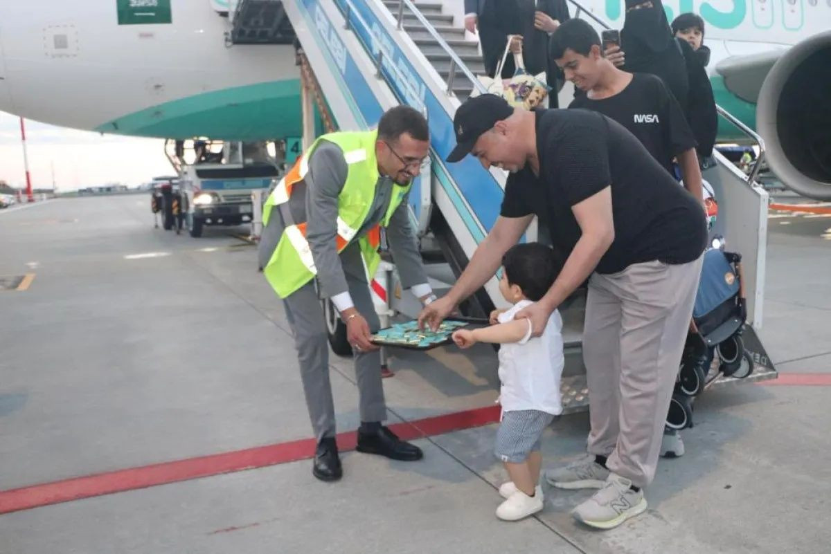 Rize-Artvin Havalimanı’nda tarihi an! Riyad’dan ilk uçak indi! Yolcular tulumla karşılandı... - Sayfa 4