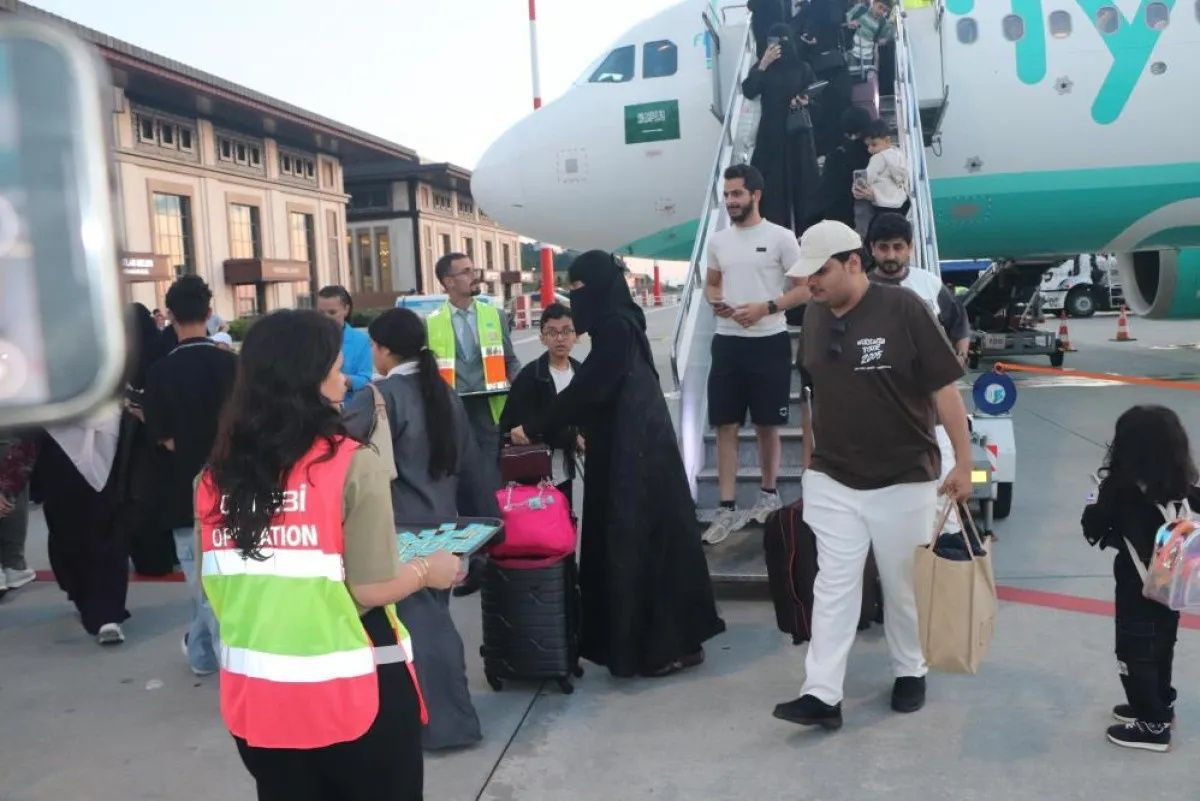 Rize-Artvin Havalimanı’nda tarihi an! Riyad’dan ilk uçak indi! Yolcular tulumla karşılandı... - Sayfa 2
