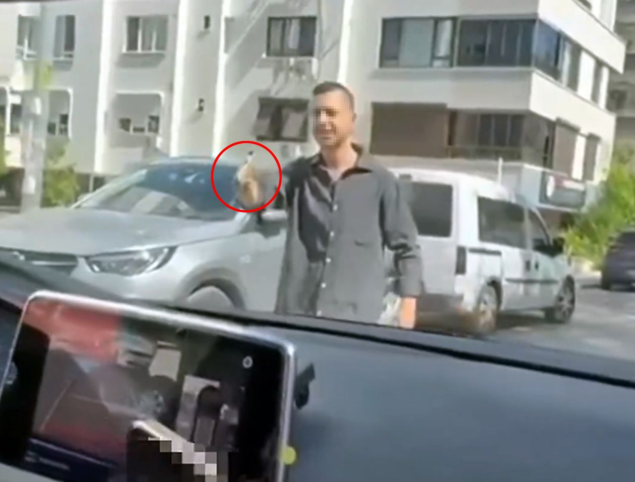 Trafikte kadınlara silah çeken magandaya saklandığı delikte gözaltı! Emniyet gereğini yaptı... - Sayfa 1