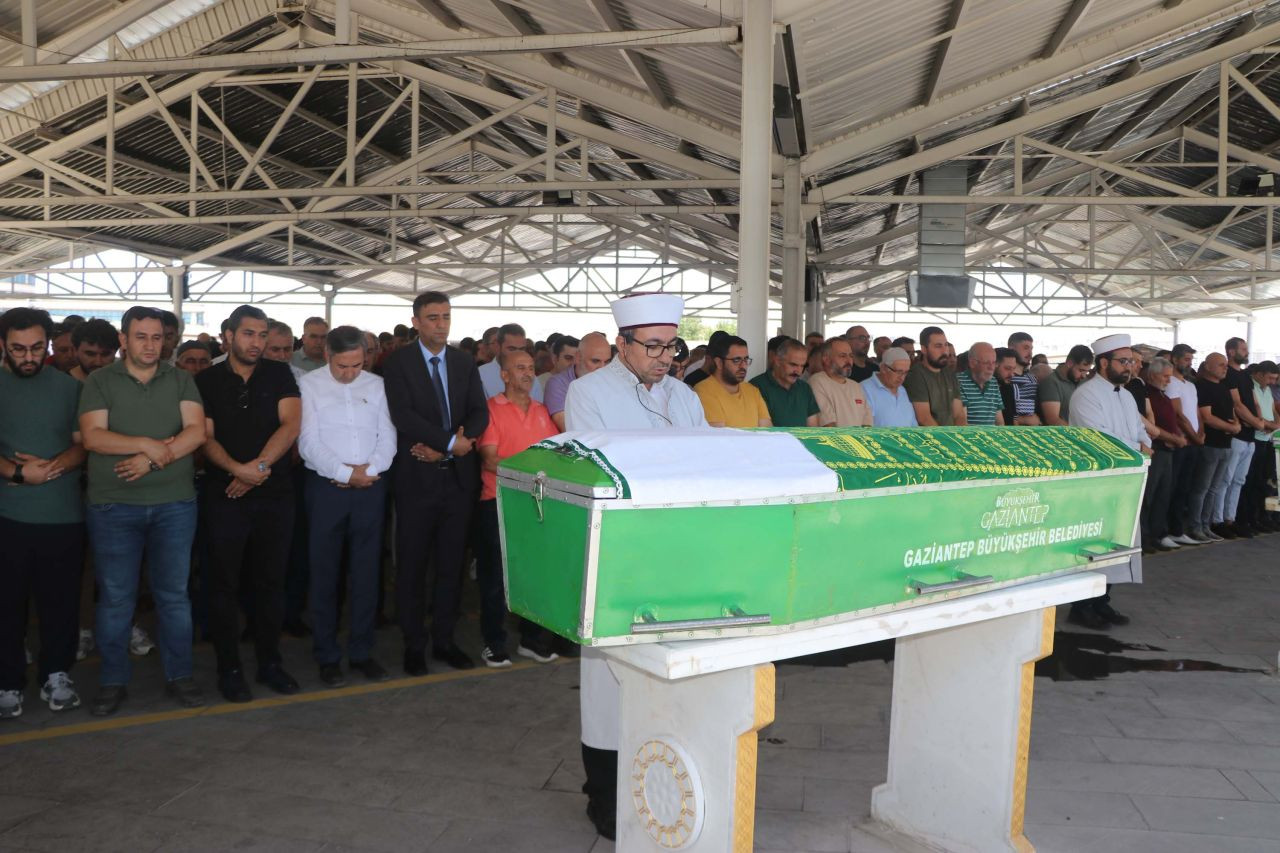 Gaziantepli Emel memurun şüpheli ölümü! İki aylık hamileydi, üçüncü kattaki evlerinin penceresinden düştü - Sayfa 8