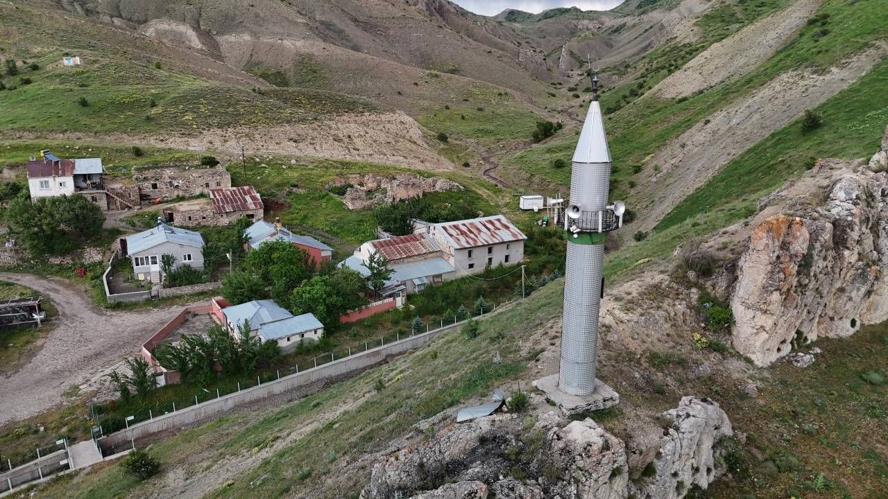 Zara'nın köyünde asırlık ilginç mimari... Köye gelenler hayrete düşüyor, minareyi bulan camiyi bulamıyor - Sayfa 5