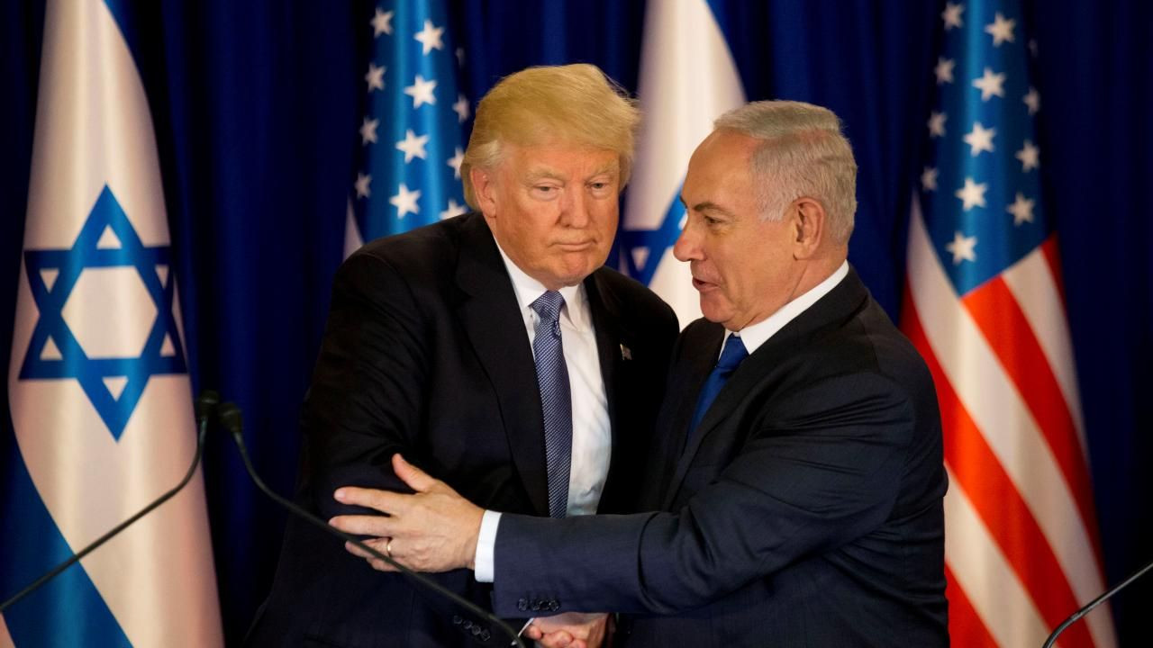 İsrail'den Tel Aviv'de skandal afiş: Suudi lider, Trump ve Netanyahu ile yan yana... "Orta Doğu için yeni bir şans"