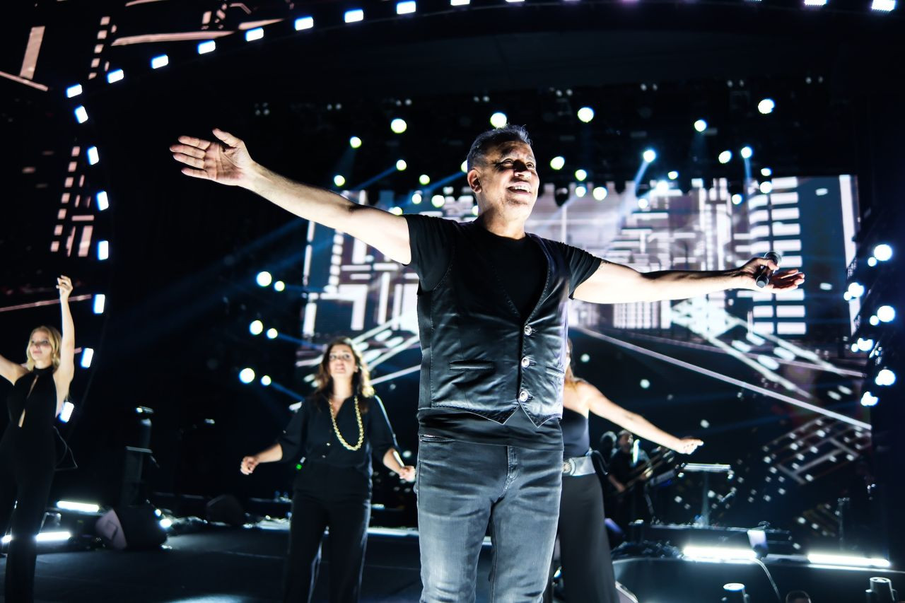 Haluk Levent, düğünlerini bırakıp konserine gelen bir çifte unutulmaz bir sürpriz yaptı - Sayfa 5