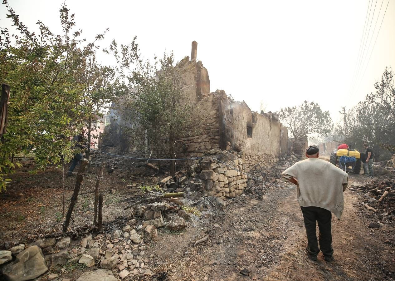 Sakarya yangını Bilecik'e sıçradı, köyler tahliye edildi! Alevlerin teslim aldığı bölgeden korkunç kareler - Sayfa 1