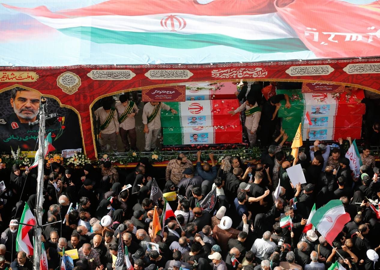 İran, İsrail'in öldürdüğü komutanlarını ve bilim insanlarını devlet töreniyle uğurladı - Sayfa 4