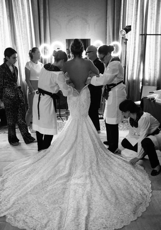 Jeff Bezos ve Lauren Sanchez Venedik’te evlendi: Eşine düğün hediyesi olarak taktığı pırlanta mücevher setinin fiyatı dudak uçuklattı - Sayfa 2