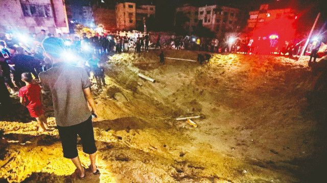 İsrail, “güvenli bölge” dediği Mevasi’de sivilleri diri diri toprağa gömdü: 5 yaşındaki Tala bile kurtarılamadı - Sayfa 1