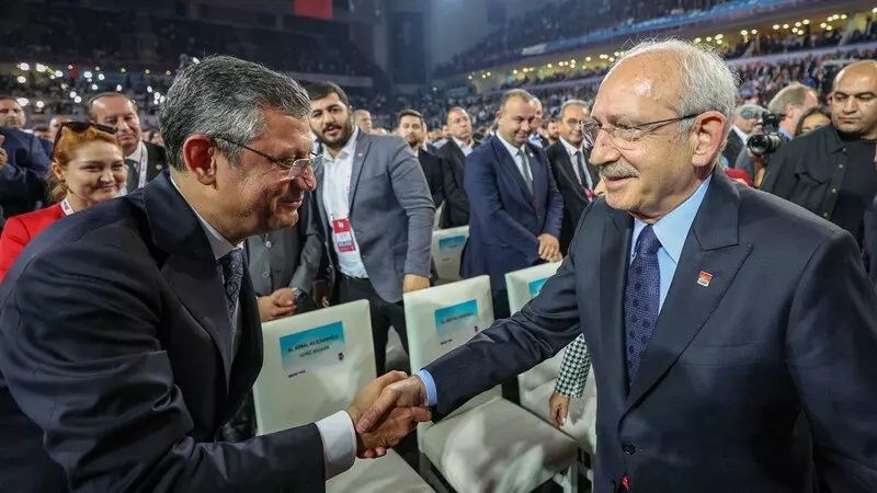 CHP'de karar günü geldi... Kılıçdaroğlu, Özgür Özel'den koltuğu devralacak mı? Gözler bugünkü CHP kurultayı davasında - Sayfa 3