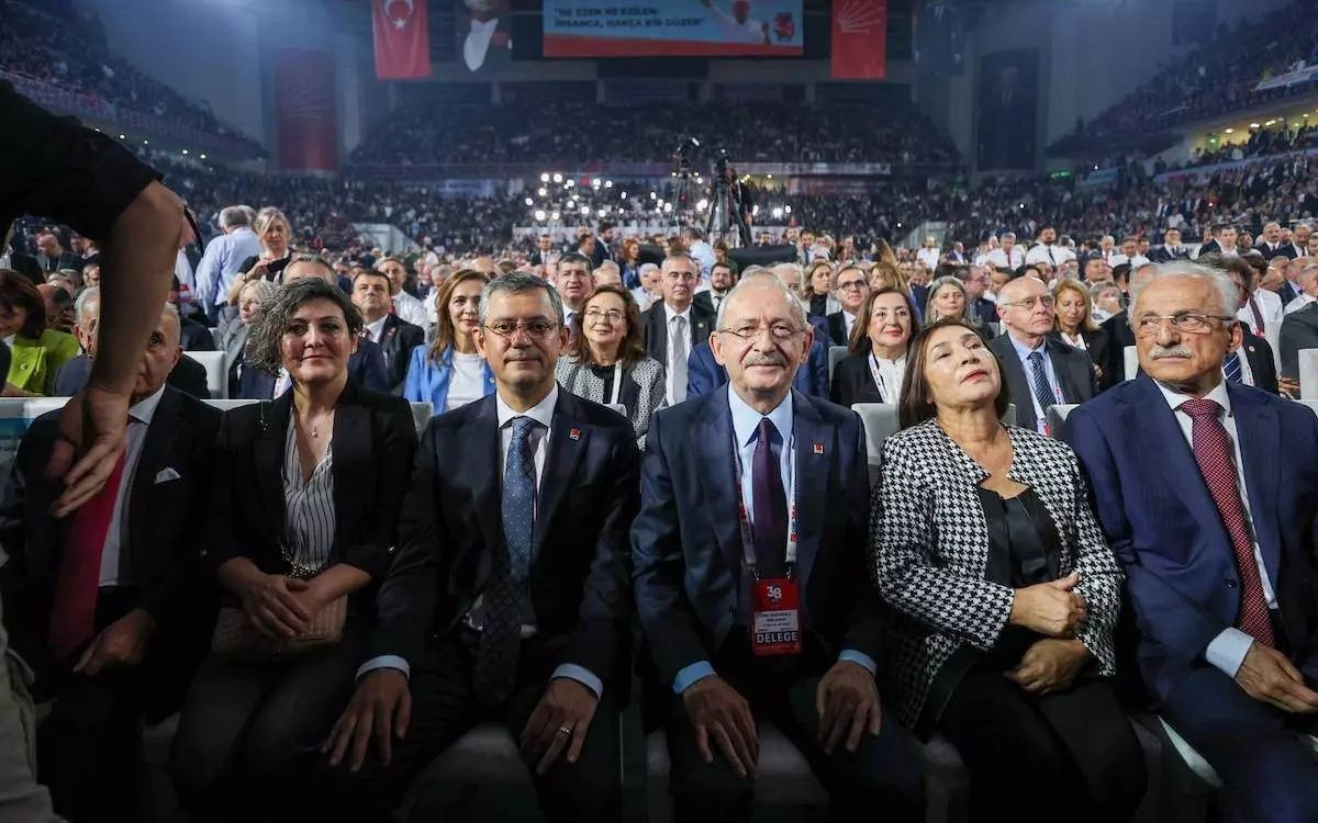 CHP'de karar günü geldi... Kılıçdaroğlu, Özgür Özel'den koltuğu devralacak mı? Gözler bugünkü CHP kurultayı davasında - Sayfa 2