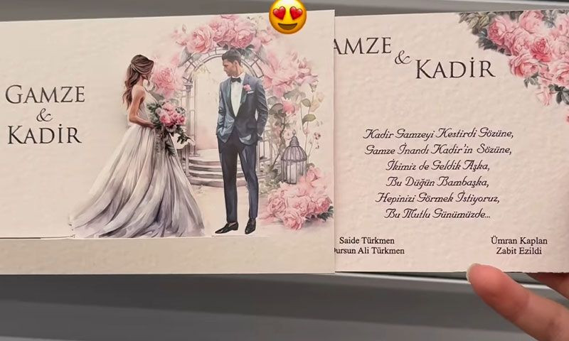Kadir Ezildi ile Gamze Türkmen’in düğün davetiyesi paylaşıldı! Üzerindeki şiir dikkat çekti - Sayfa 4