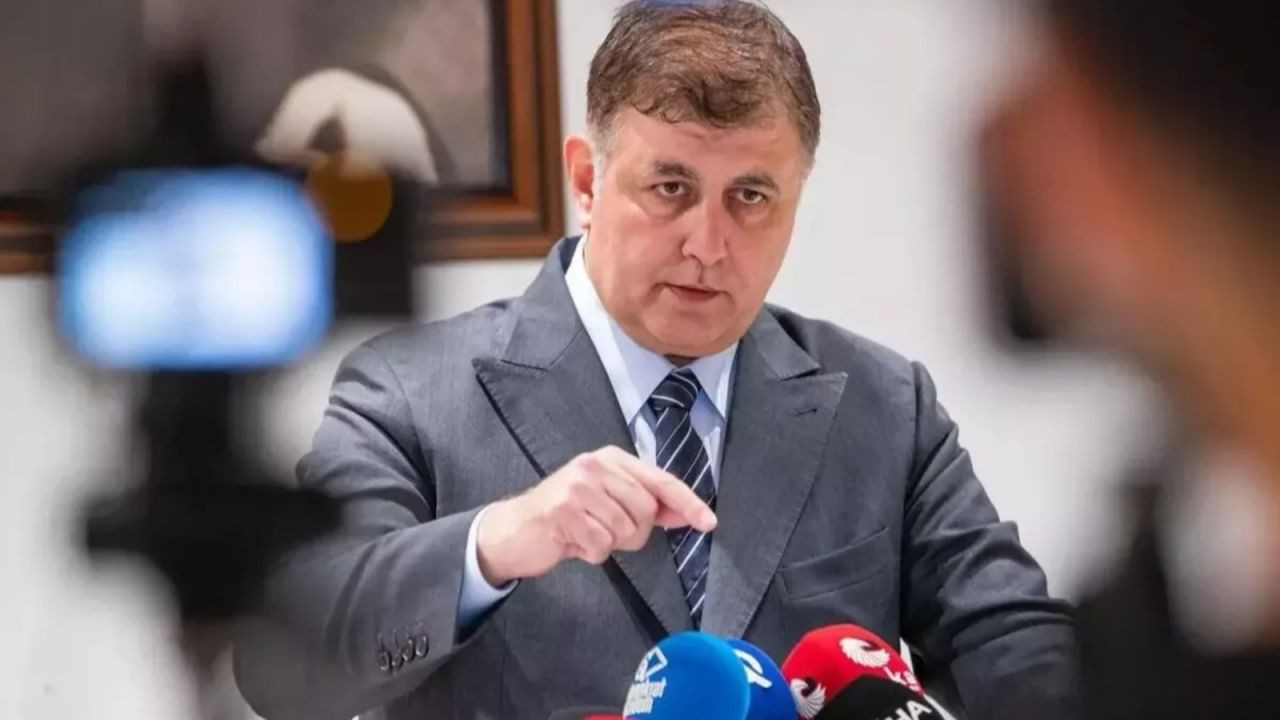 İzmir’deki yolsuzluk soruşturmasının fitilini CHP’liler ateşledi! Yeni Başkan Cemil Tugay'ın şikayet ettiği ortaya çıktı... - Sayfa 1