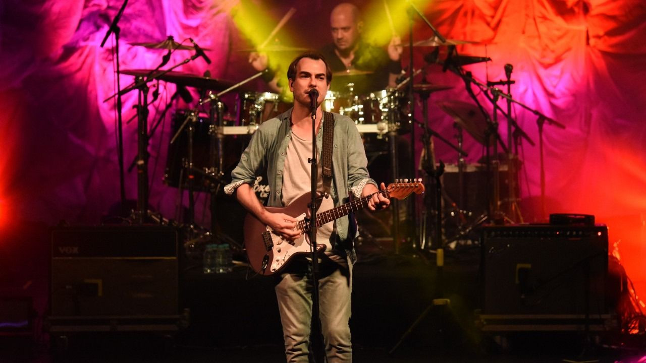 Müzikte yeni patronlar belli oldu! Cem Adrian zirvede Tarkan çekildi! İşte yıllık kazançları... - Sayfa 16