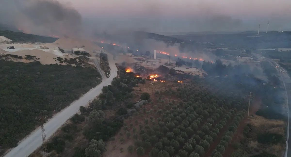 Çeşme'de yangın felaketi! Alevler villalara kadar ulaştı... Can kaybı var! Yangının sebebi elektrik hattı mı? - Sayfa 6