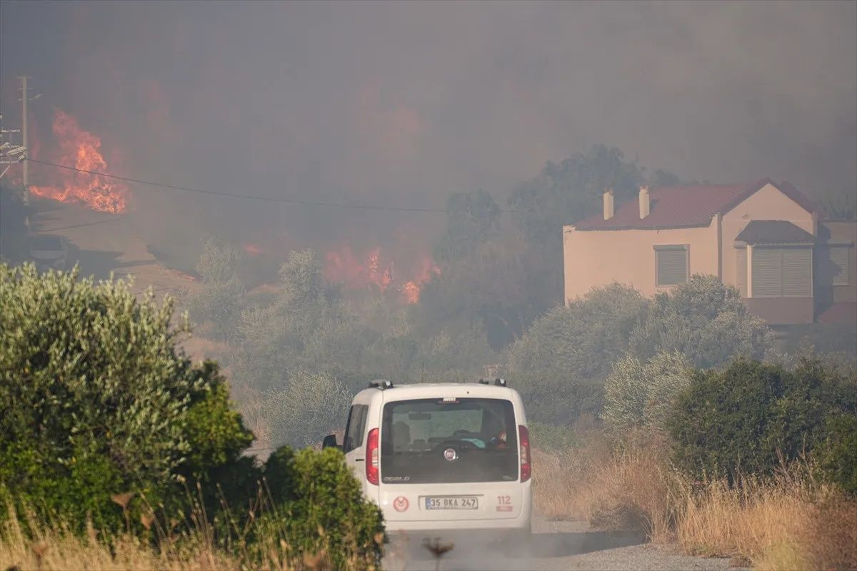 Çeşme'de yangın felaketi! Alevler villalara kadar ulaştı... Can kaybı var! Yangının sebebi elektrik hattı mı? - Sayfa 12
