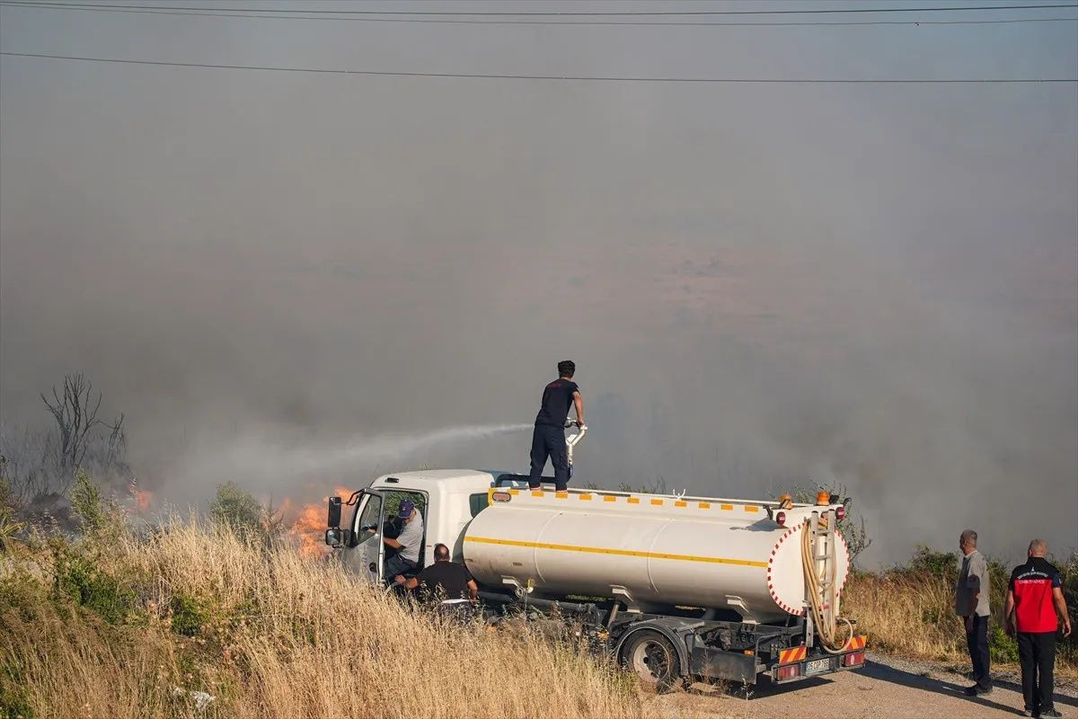 Çeşme'de yangın felaketi! Alevler villalara kadar ulaştı... Can kaybı var! Yangının sebebi elektrik hattı mı? - Sayfa 11