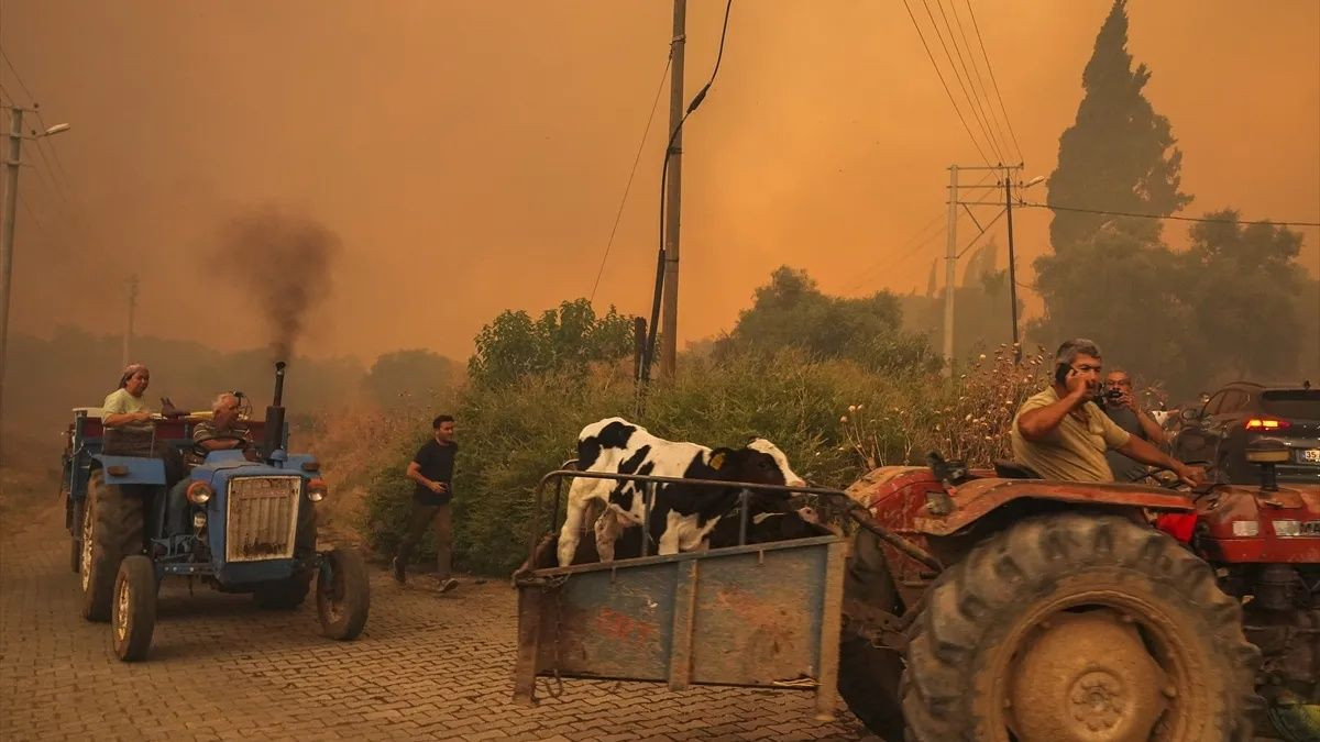 574 yangın söndürüldü ama yine “Help Turkey” provokasyonu: Devletin mücadelesini görmezden gelip Türkiye’yi aciz göstermeye çalıştılar - Sayfa 1