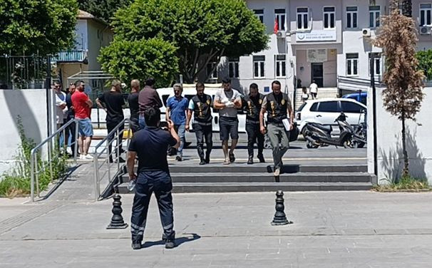 Üniversiteli Nazife'ye öz ağabeyinden 14 bıçak darbesi! Kafasını kesmek istedi... "İçimdeki ses 'sen deccalsın' diye haykırıyordu" - Sayfa 2