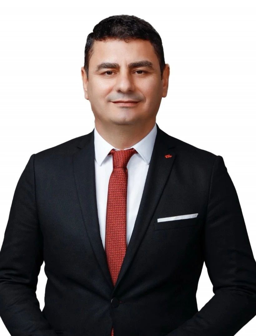 CHP’li Bayrampaşa Belediyesi’nde istifa krizi!  Saki Teker ve Ali Karahasanoğlu “Gayri ahlaki tutum, para hırsı ve küfürlü sözler artık yetti” diyerek istifa etti... - Sayfa 3