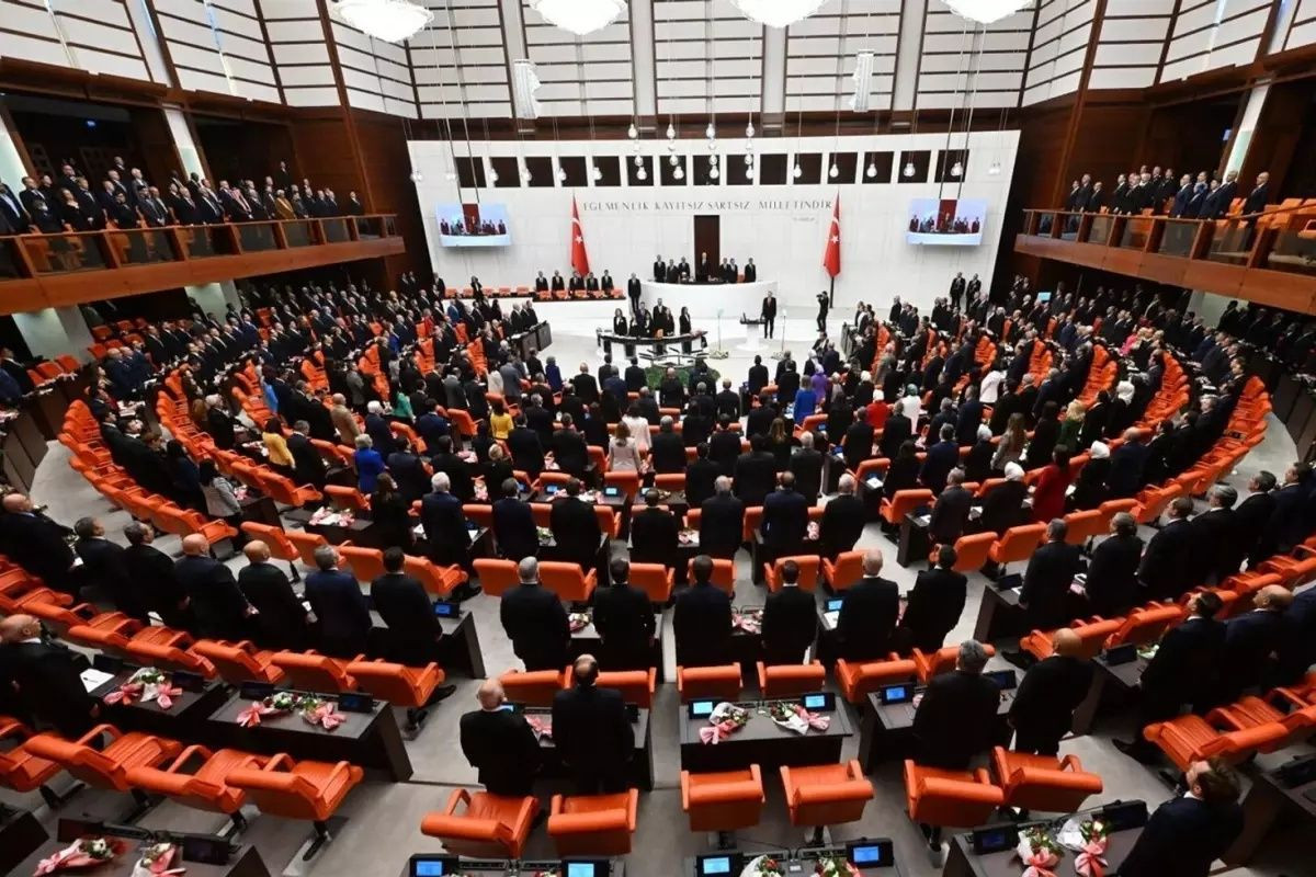 Meclis'ten tüm Türkiye'ye yayıldı: Kusma ve ishal salgını büyüyor, uzmanlardan şebeke suyu uyarısı! - Sayfa 1
